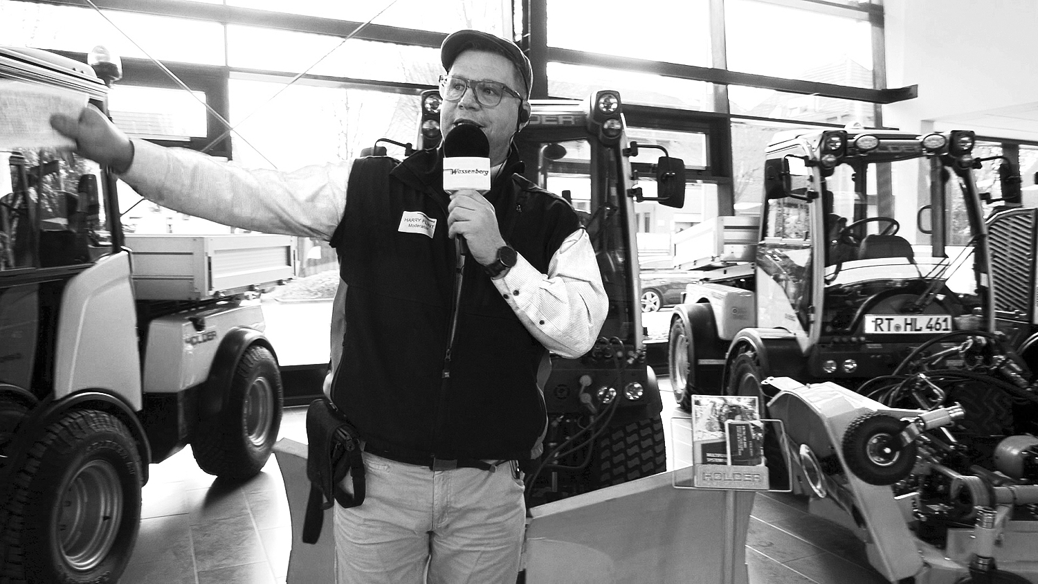 Show-Moderator Harry Flint
