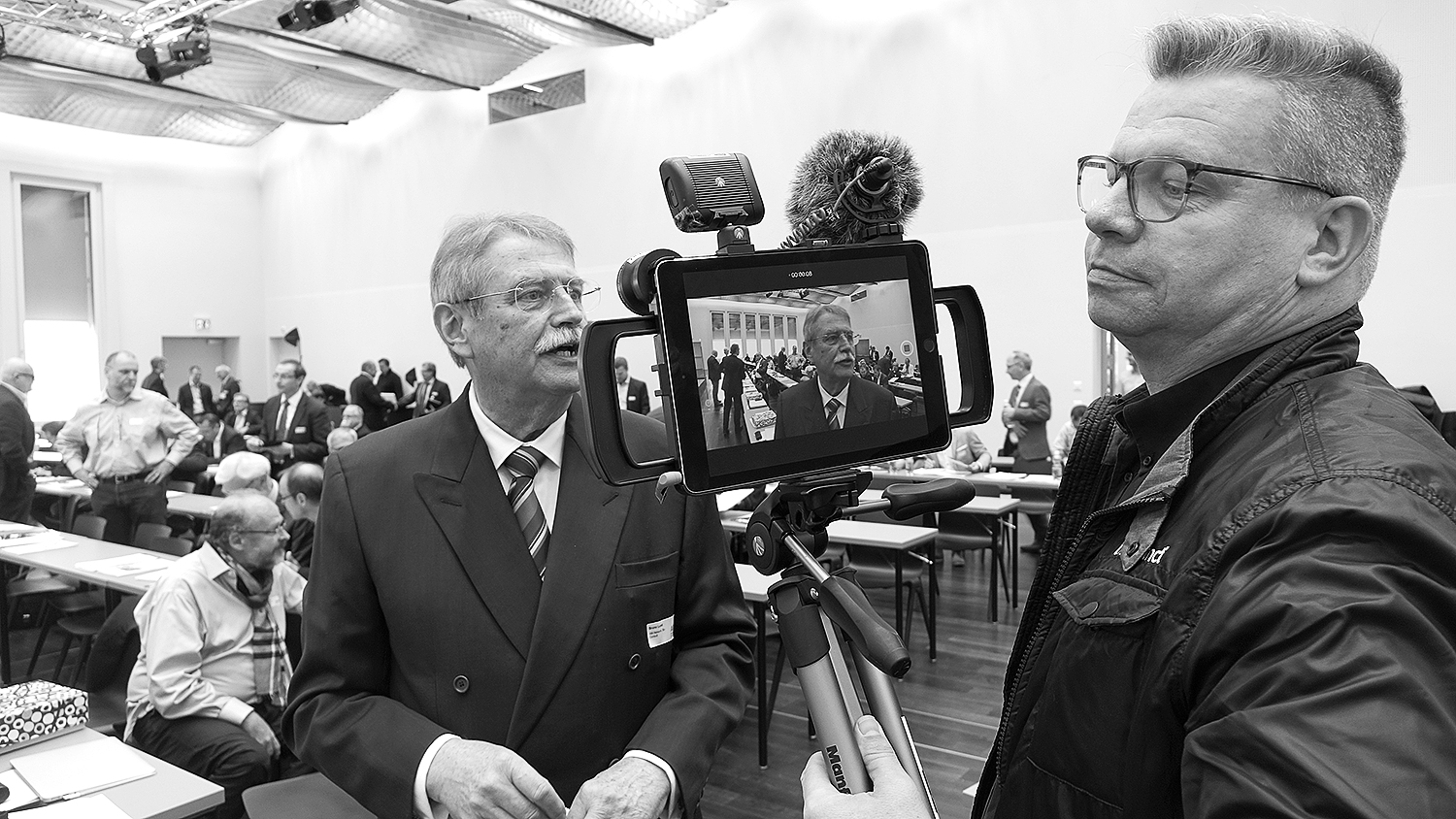 Video-Moderator Harry Flint